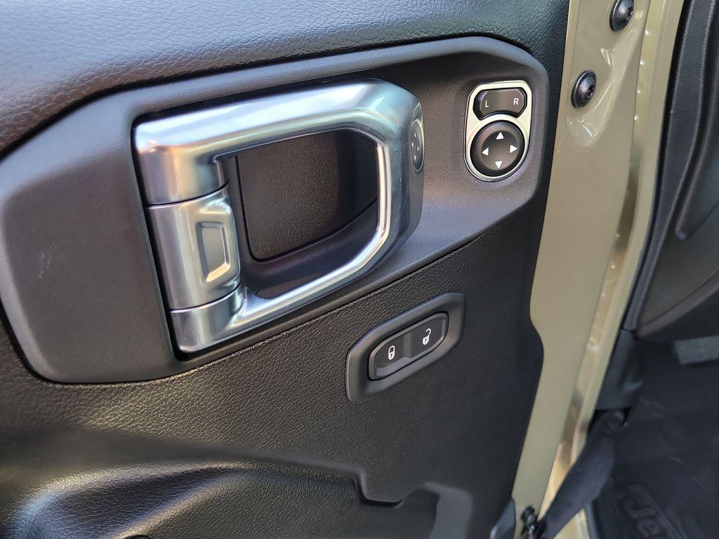 new 2025 Jeep Gladiator car, priced at $40,572