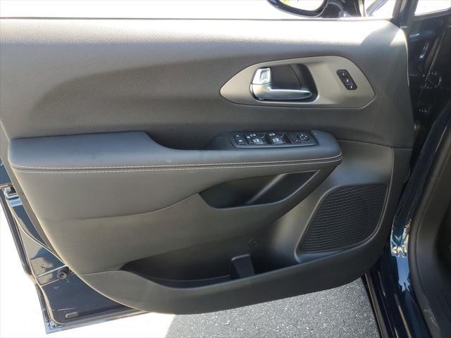 new 2025 Chrysler Pacifica car, priced at $45,920