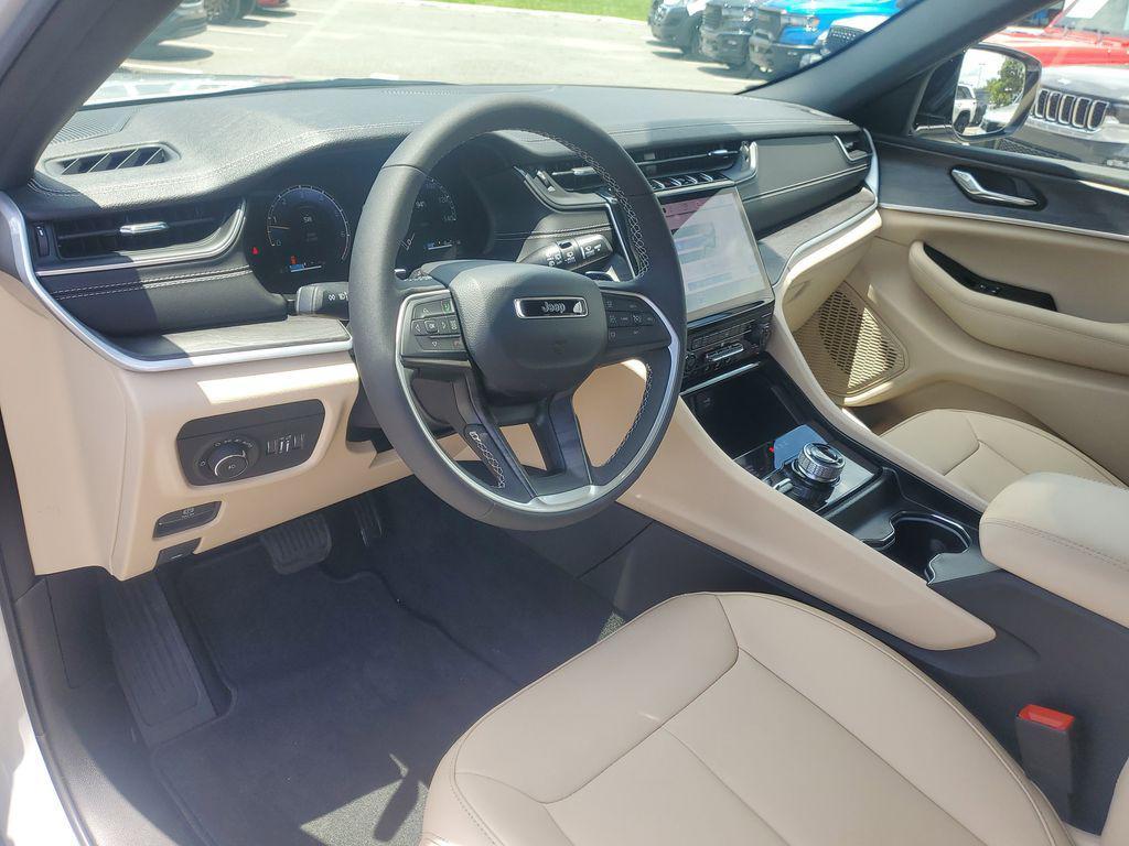 new 2025 Jeep Grand Cherokee car, priced at $41,047