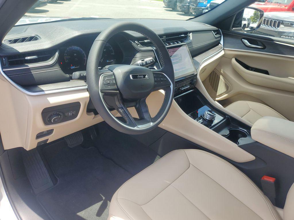 new 2025 Jeep Grand Cherokee car, priced at $41,047