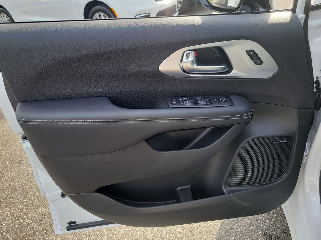 new 2026 Chrysler Pacifica car, priced at $50,617