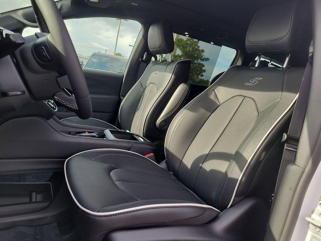 new 2026 Chrysler Pacifica car, priced at $50,617