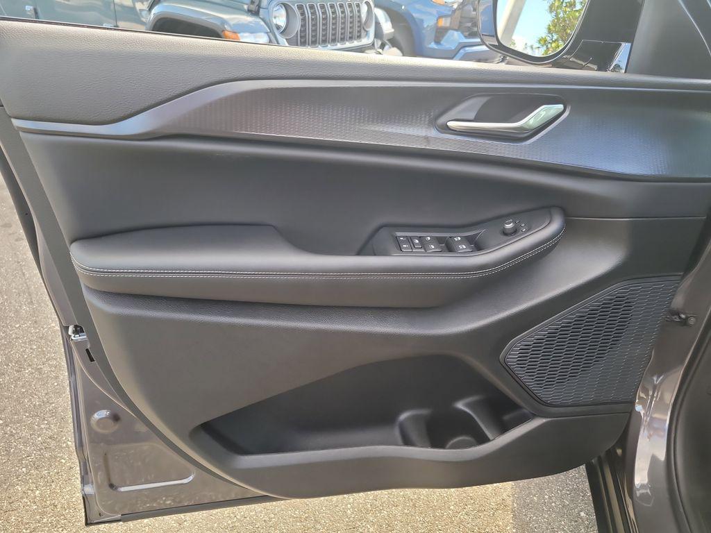 new 2025 Jeep Grand Cherokee L car, priced at $37,909