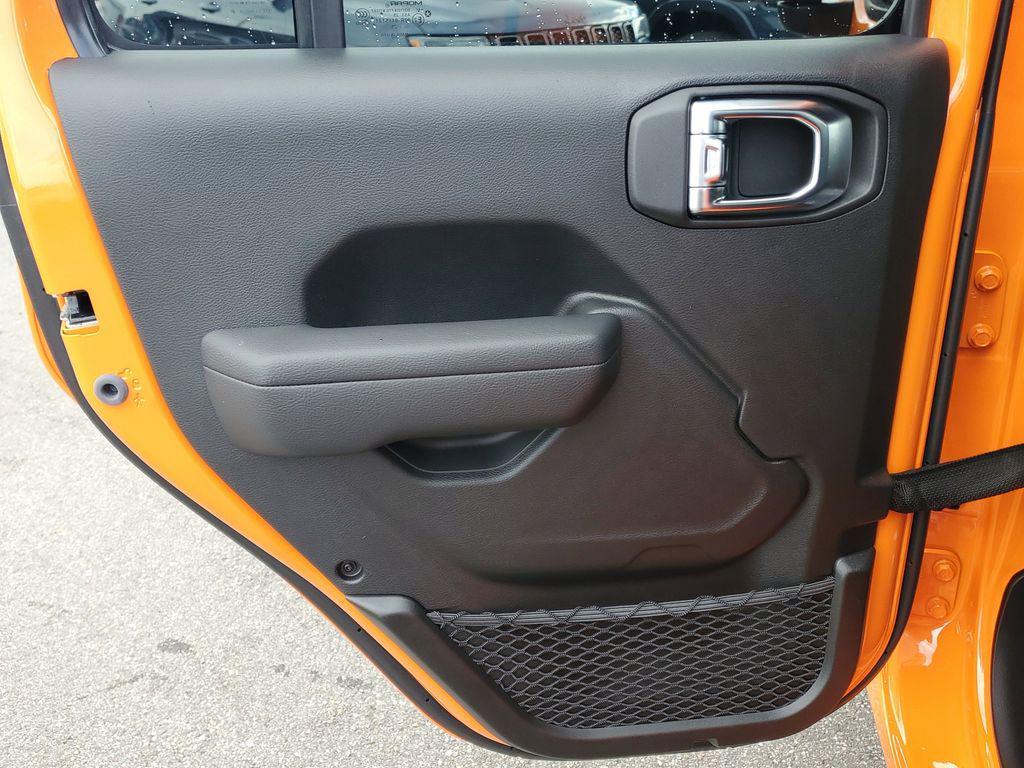 new 2025 Jeep Gladiator car, priced at $37,834