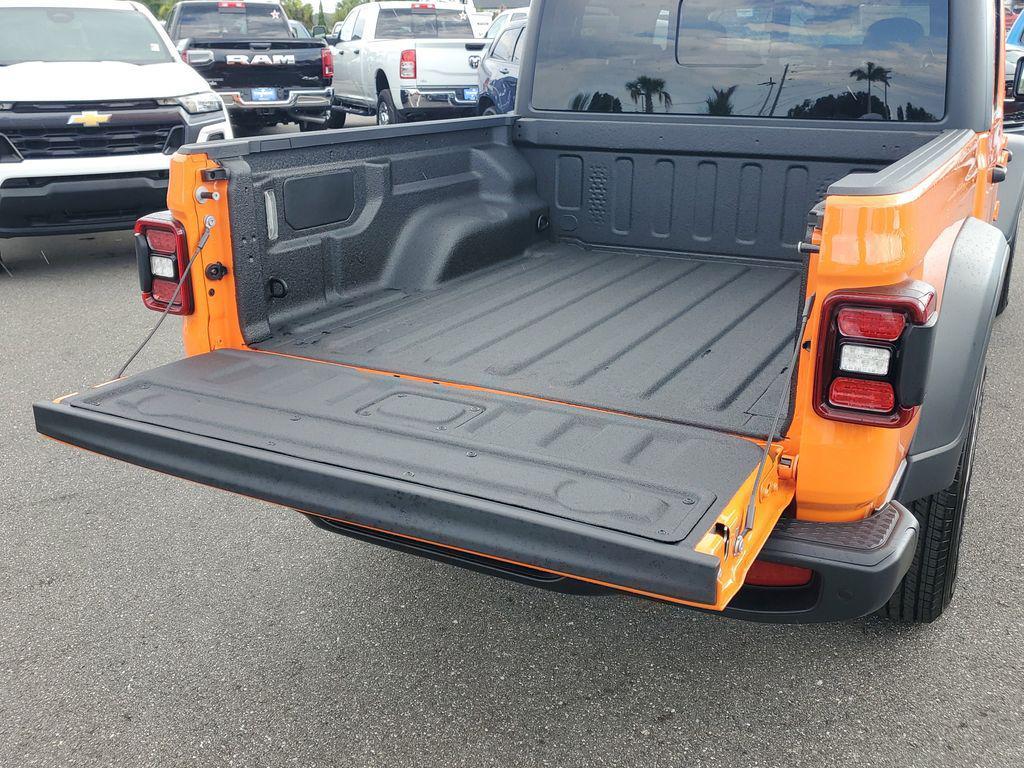 new 2025 Jeep Gladiator car, priced at $37,834