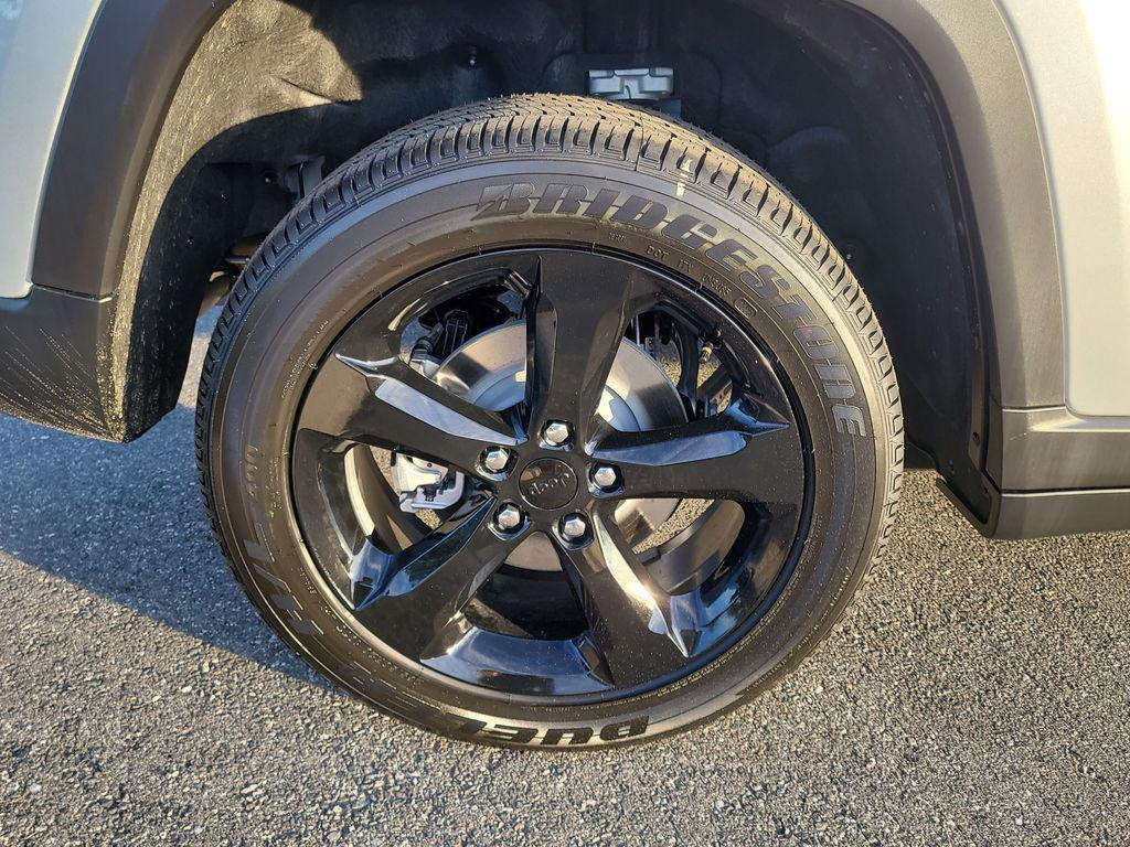 new 2025 Jeep Grand Cherokee car, priced at $39,668