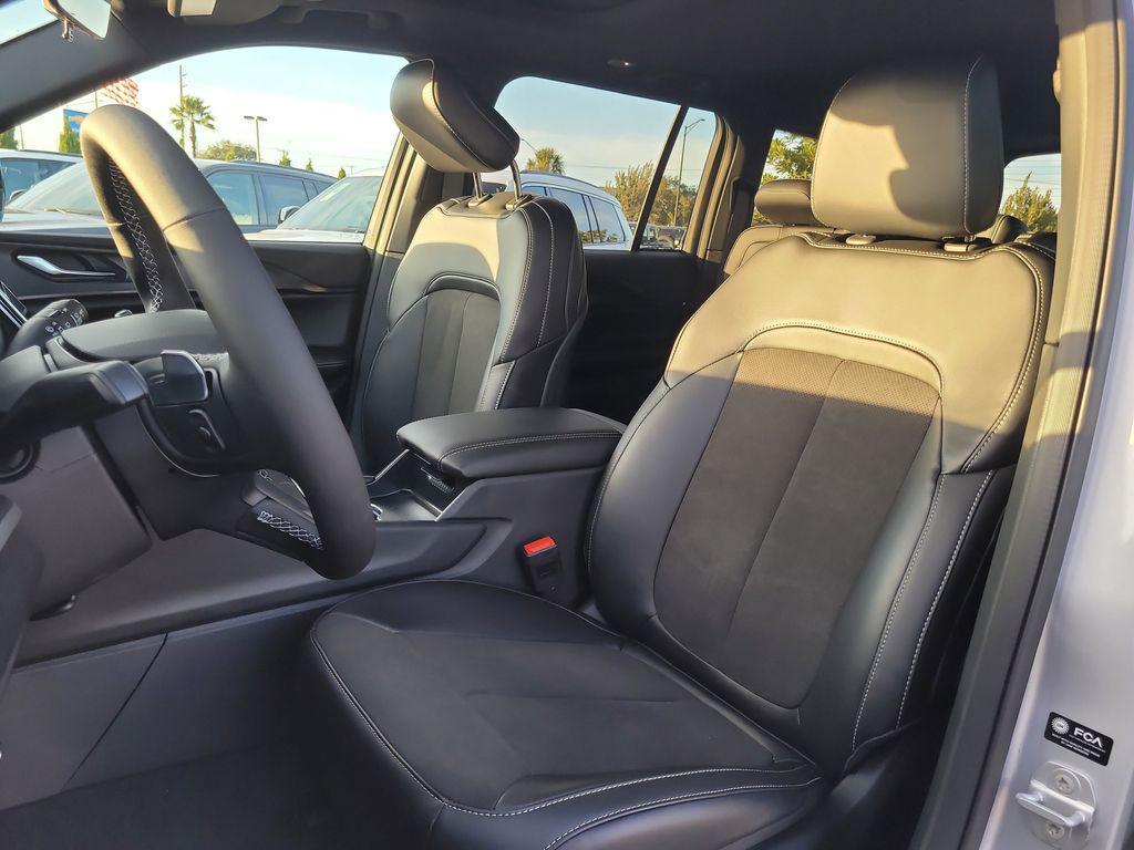 new 2025 Jeep Grand Cherokee car, priced at $39,668