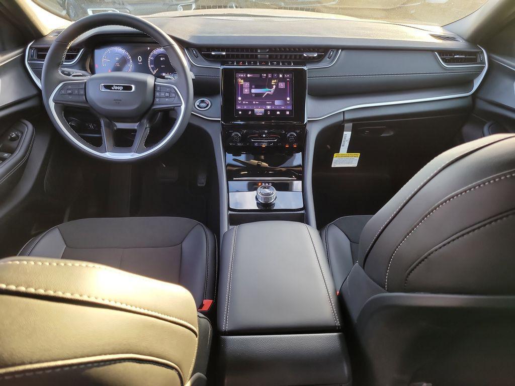 new 2025 Jeep Grand Cherokee car, priced at $39,668