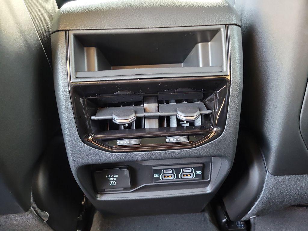 new 2025 Jeep Grand Cherokee car, priced at $39,668