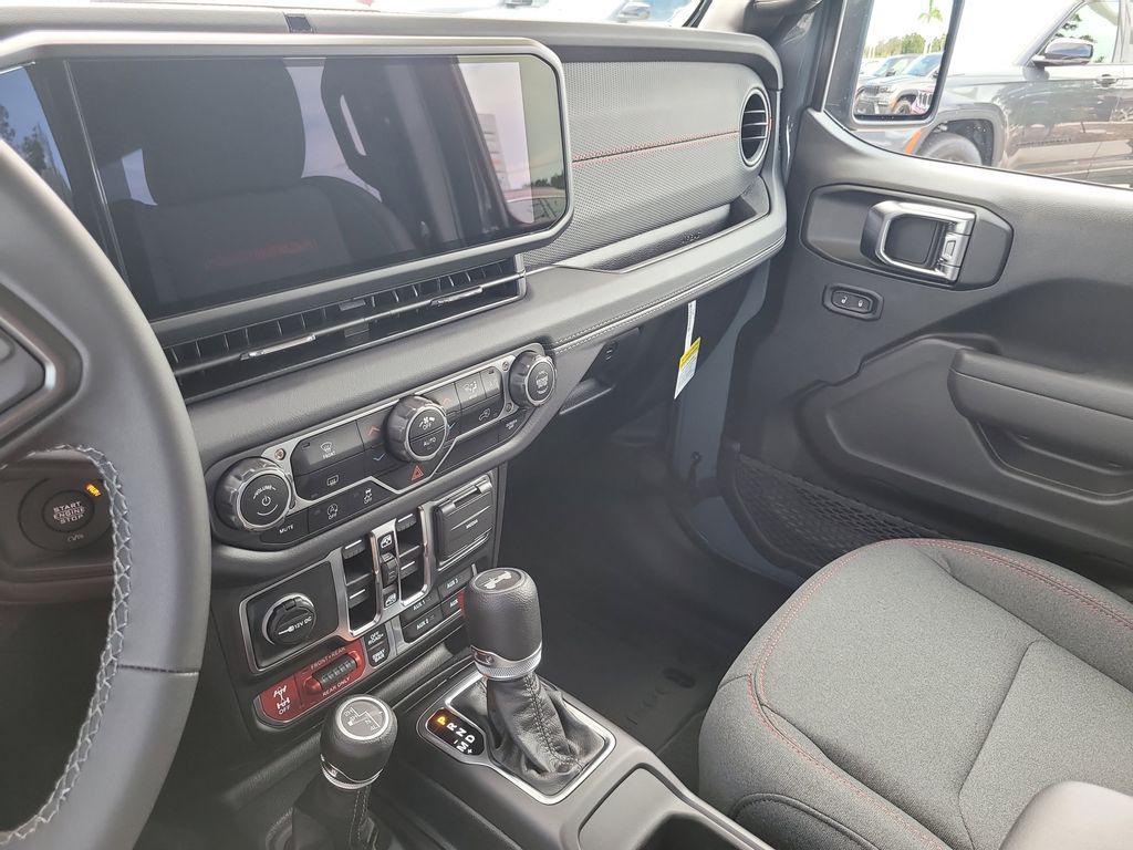 new 2025 Jeep Wrangler car, priced at $54,989