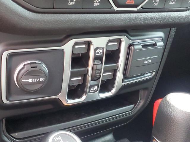 new 2025 Jeep Gladiator car, priced at $43,036