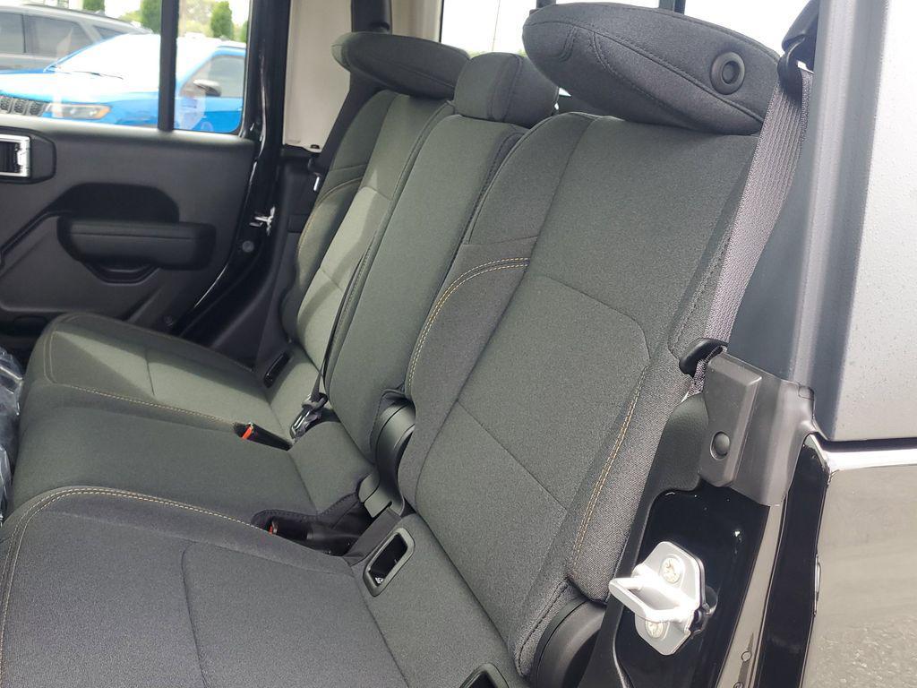 new 2025 Jeep Gladiator car, priced at $38,989