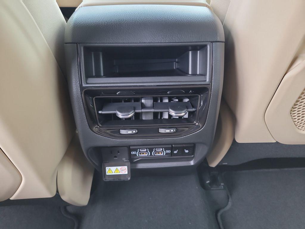 new 2025 Jeep Grand Cherokee car, priced at $40,054