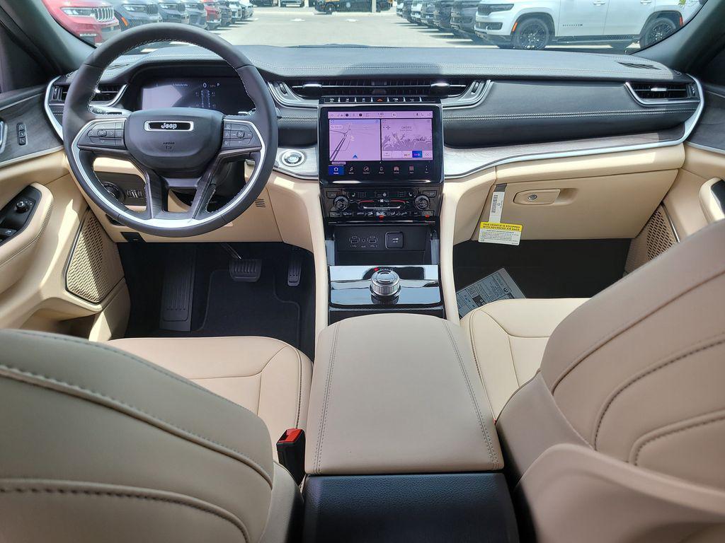 new 2025 Jeep Grand Cherokee car, priced at $40,054