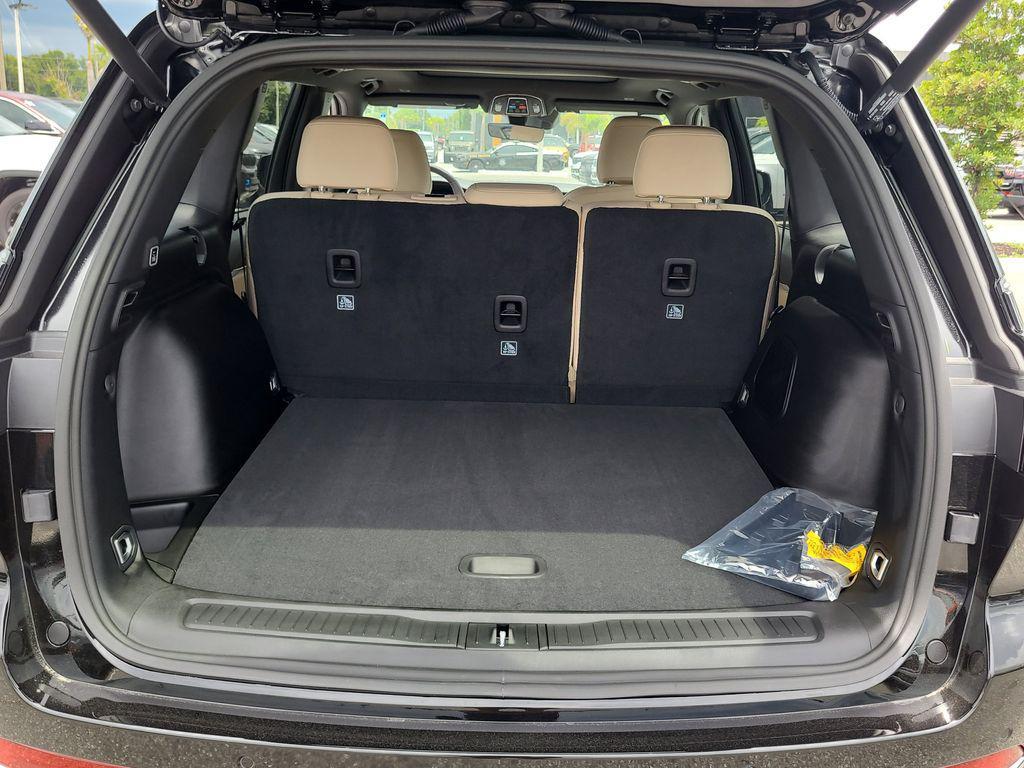 new 2025 Jeep Grand Cherokee car, priced at $40,054