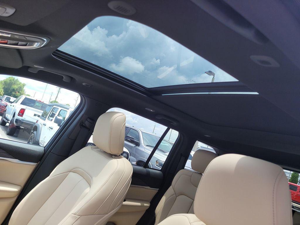 new 2025 Jeep Grand Cherokee car, priced at $40,054