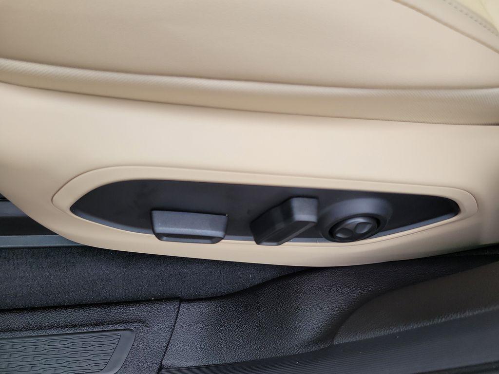 new 2025 Jeep Grand Cherokee car, priced at $40,054