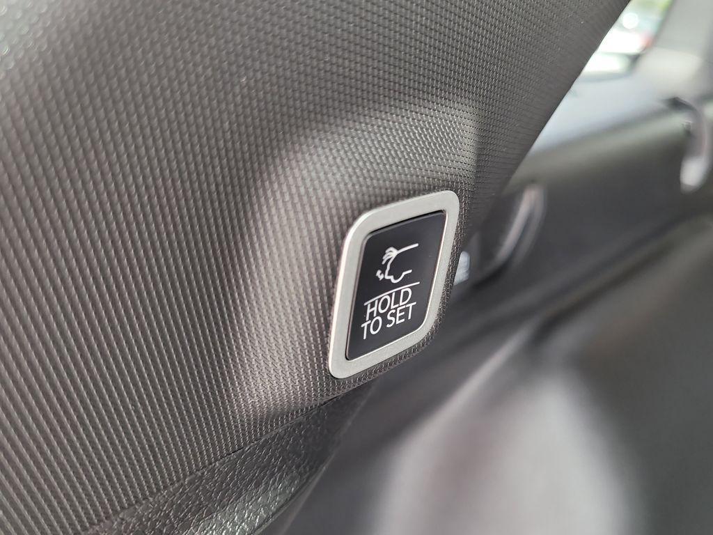 new 2025 Jeep Grand Cherokee car, priced at $40,054