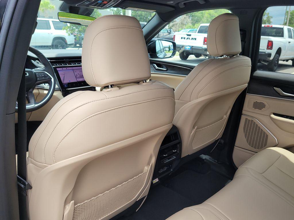 new 2025 Jeep Grand Cherokee car, priced at $40,054