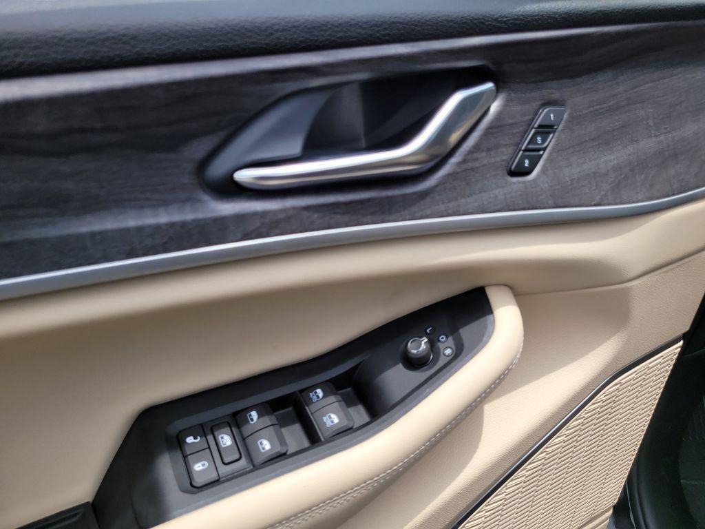 new 2025 Jeep Grand Cherokee car, priced at $40,054