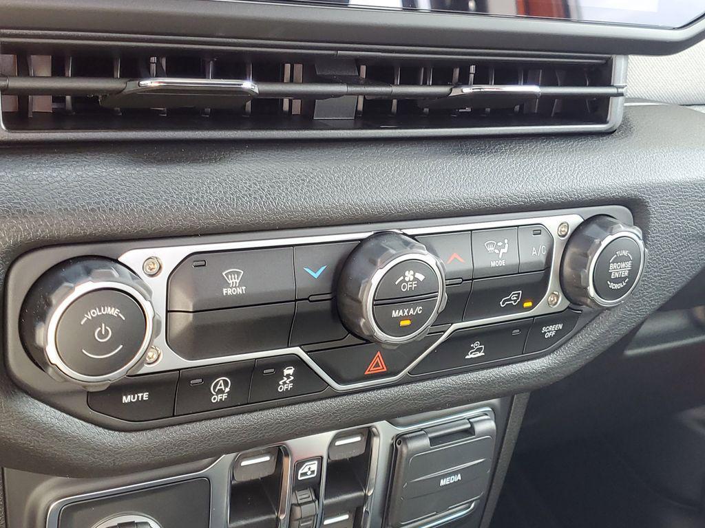 new 2025 Jeep Gladiator car, priced at $38,704
