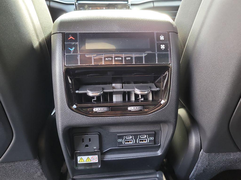 new 2025 Jeep Grand Cherokee L car, priced at $39,668