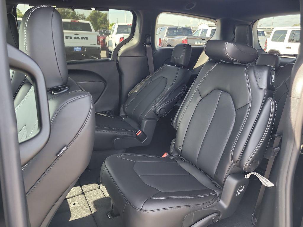 new 2025 Chrysler Pacifica car, priced at $37,778