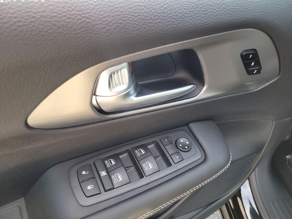 new 2025 Chrysler Pacifica car, priced at $37,778