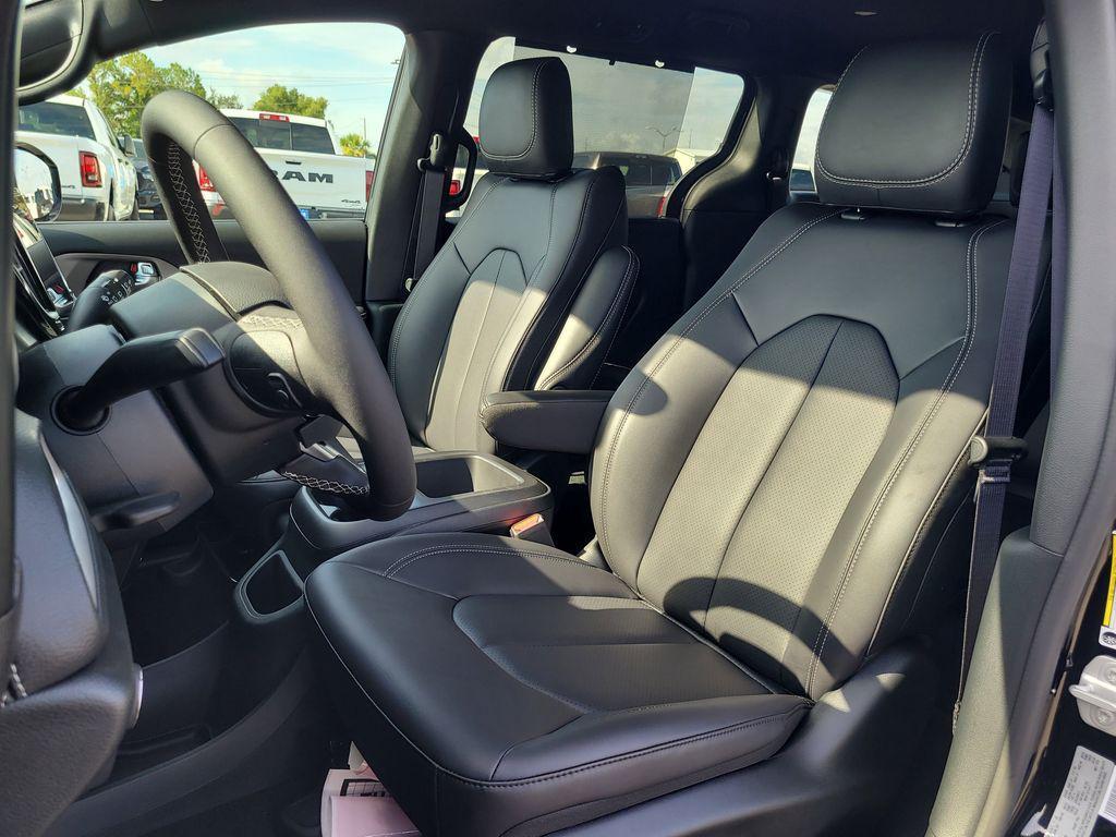 new 2025 Chrysler Pacifica car, priced at $37,778
