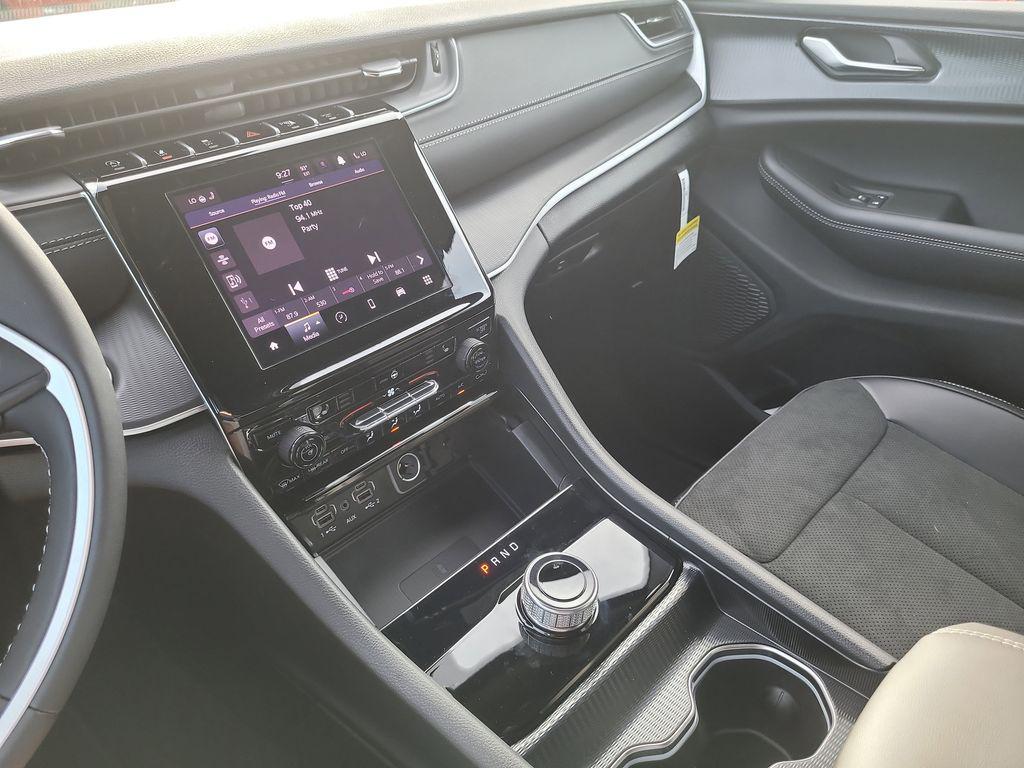 new 2025 Jeep Grand Cherokee L car, priced at $38,237