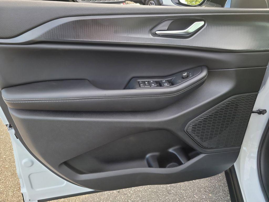 new 2025 Jeep Grand Cherokee L car, priced at $38,237