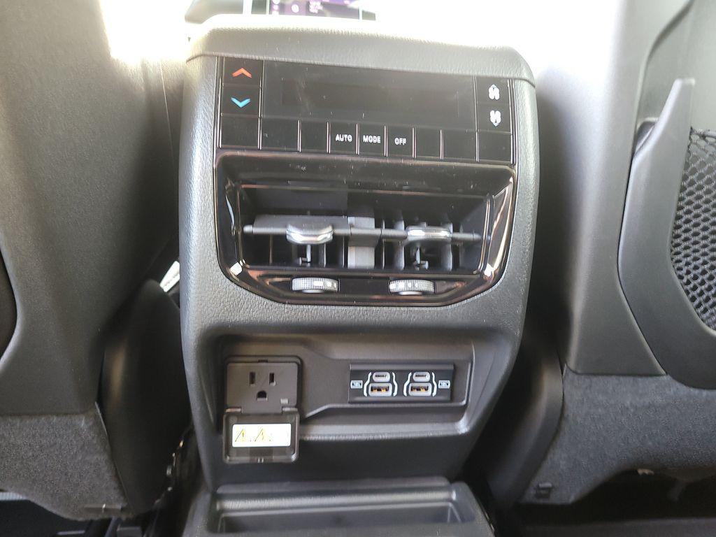 new 2025 Jeep Grand Cherokee L car, priced at $38,237