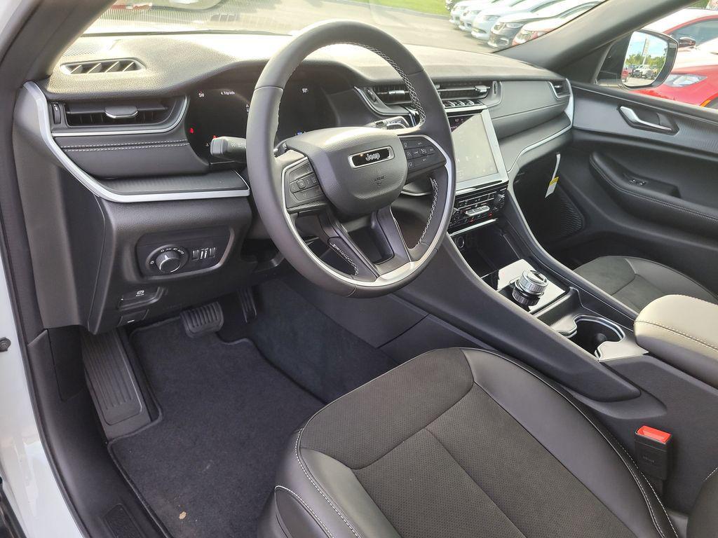 new 2025 Jeep Grand Cherokee L car, priced at $38,237