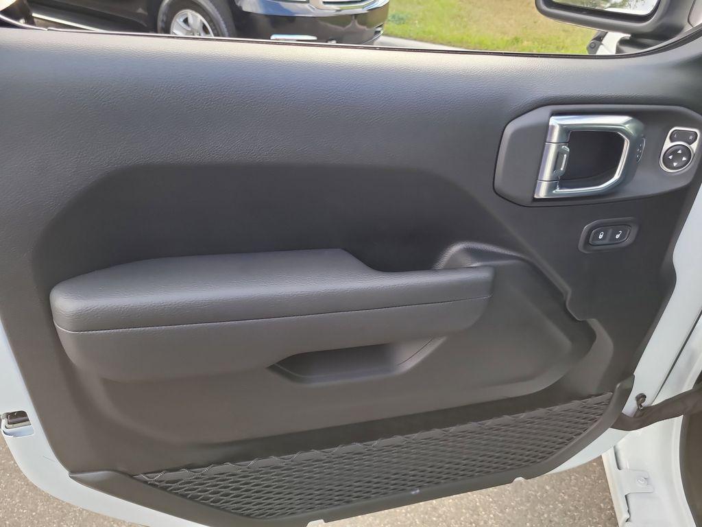 new 2026 Jeep Wrangler car, priced at $43,184