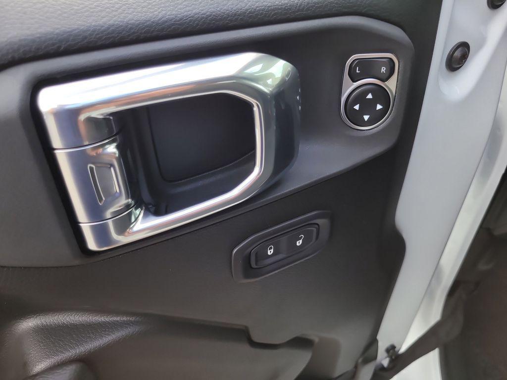 new 2026 Jeep Wrangler car, priced at $43,184