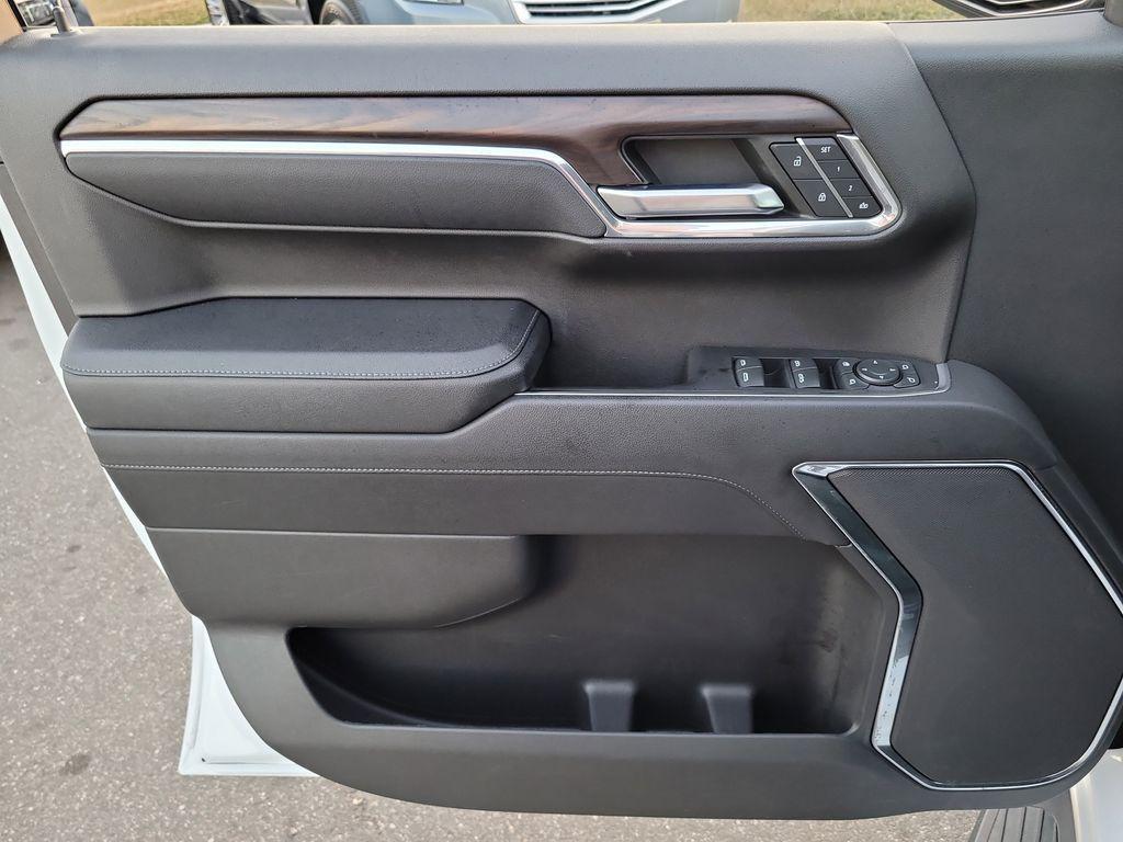 used 2023 GMC Sierra 1500 car, priced at $44,890