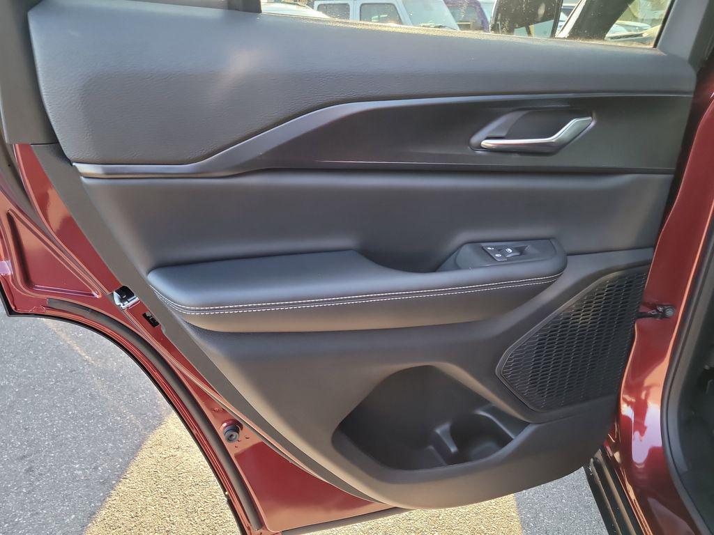 new 2025 Jeep Grand Cherokee car, priced at $40,635