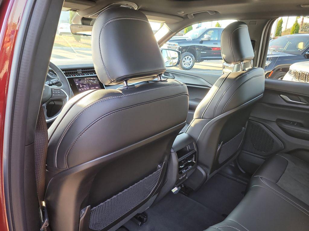 new 2025 Jeep Grand Cherokee car, priced at $40,635