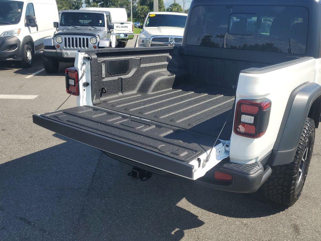 new 2025 Jeep Gladiator car, priced at $43,989