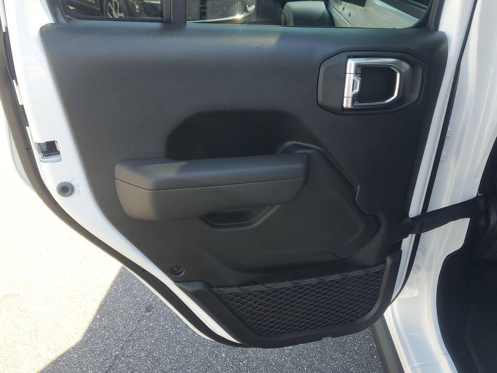 new 2025 Jeep Gladiator car, priced at $43,989