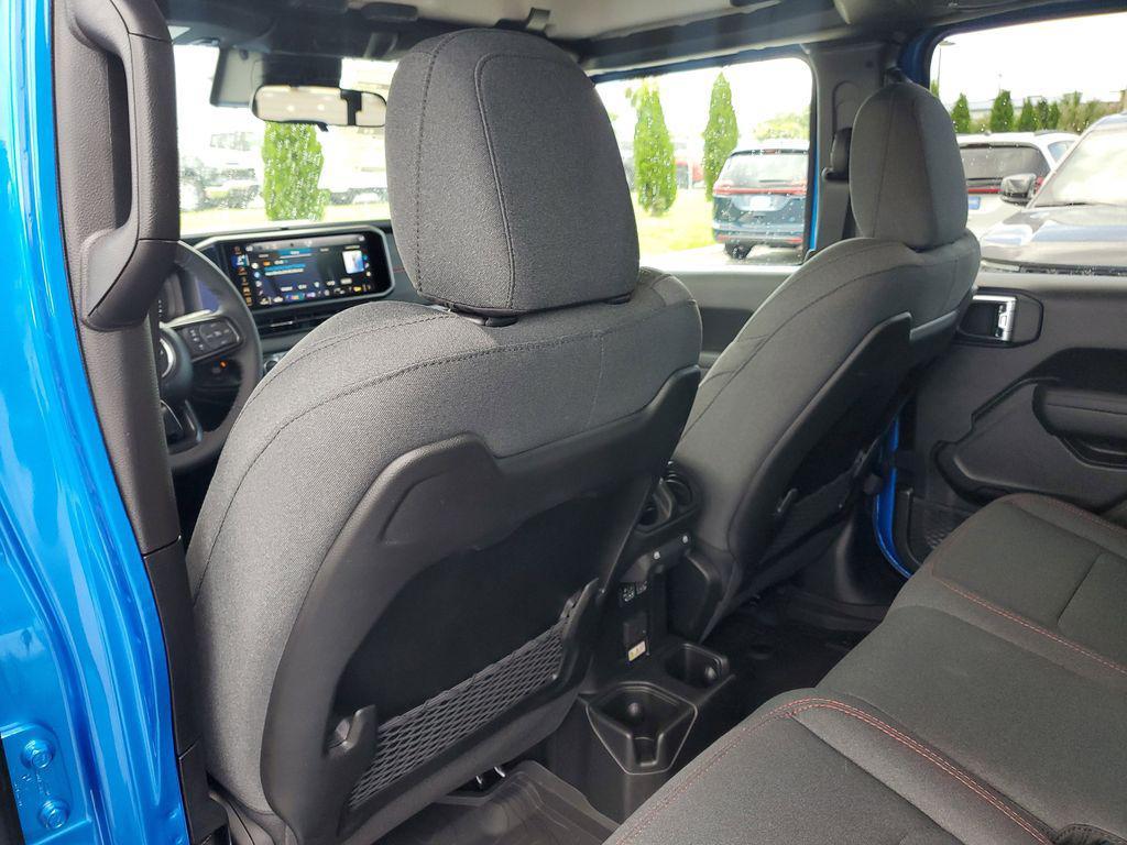 new 2025 Jeep Gladiator car, priced at $43,205