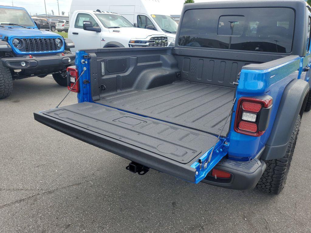 new 2025 Jeep Gladiator car, priced at $43,205