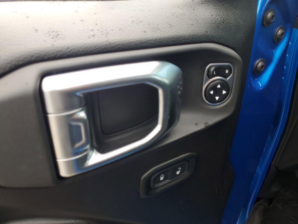 new 2025 Jeep Gladiator car, priced at $43,205