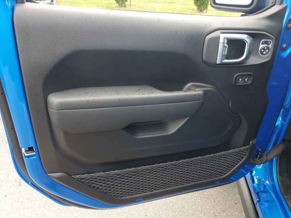 new 2025 Jeep Gladiator car, priced at $43,205