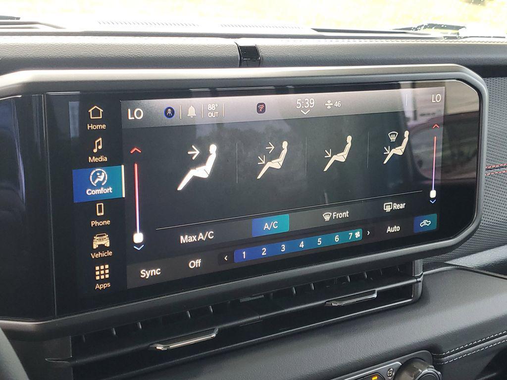 new 2025 Jeep Gladiator car, priced at $43,205