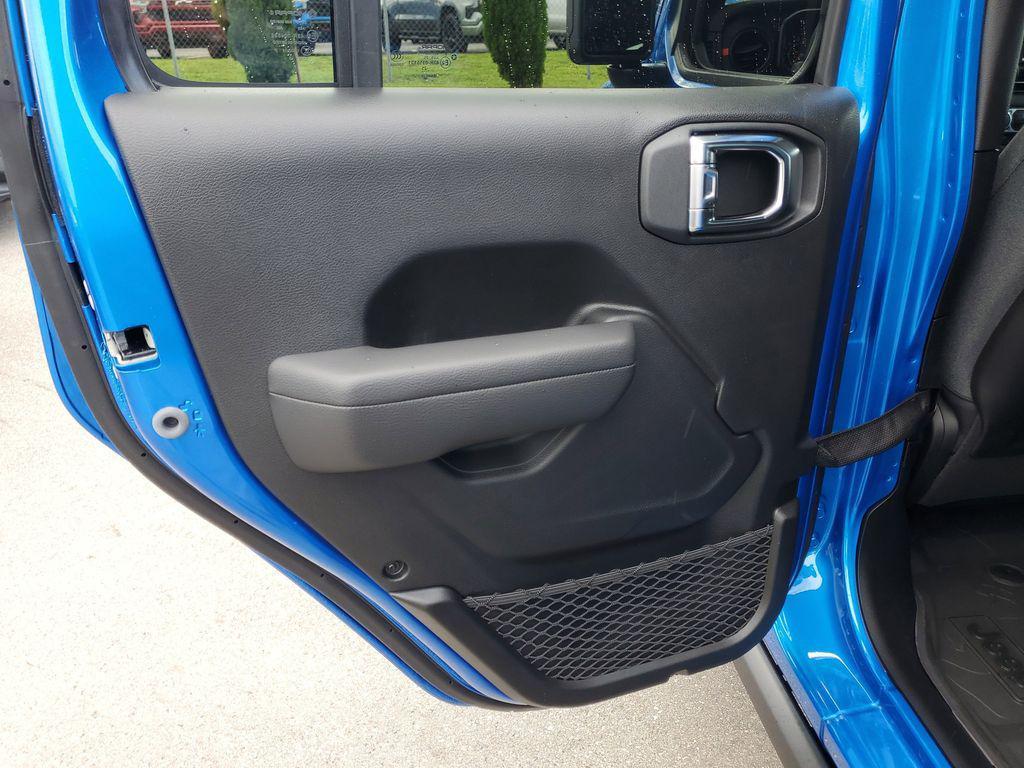 new 2025 Jeep Gladiator car, priced at $43,205