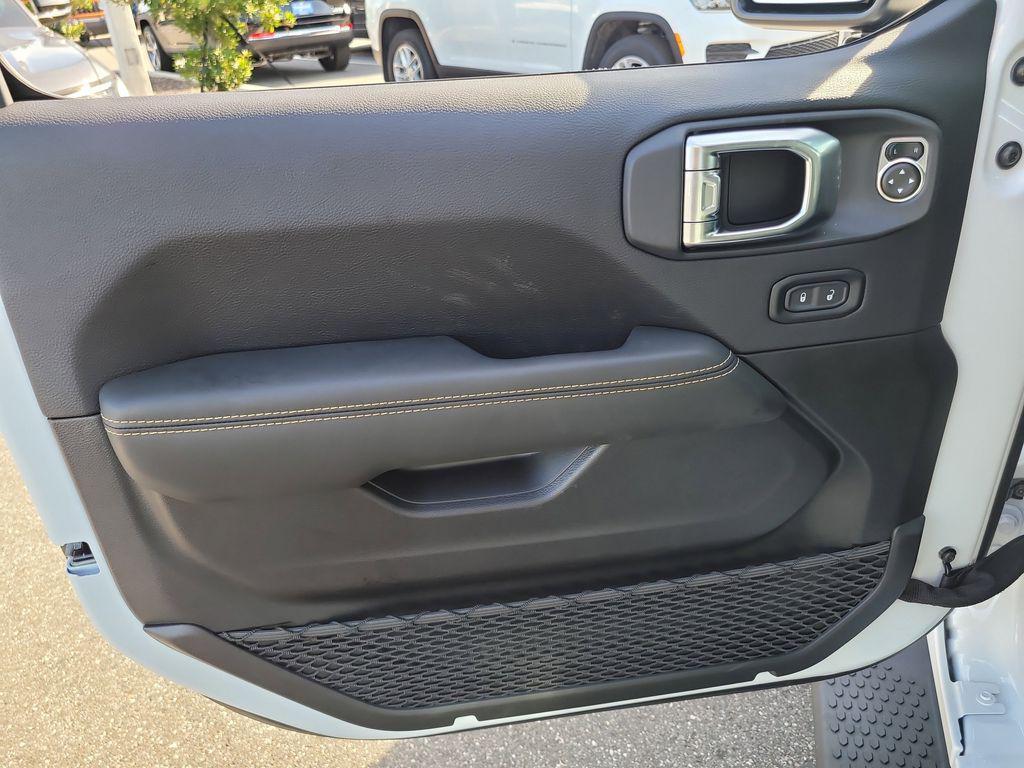 new 2025 Jeep Wrangler car, priced at $48,088