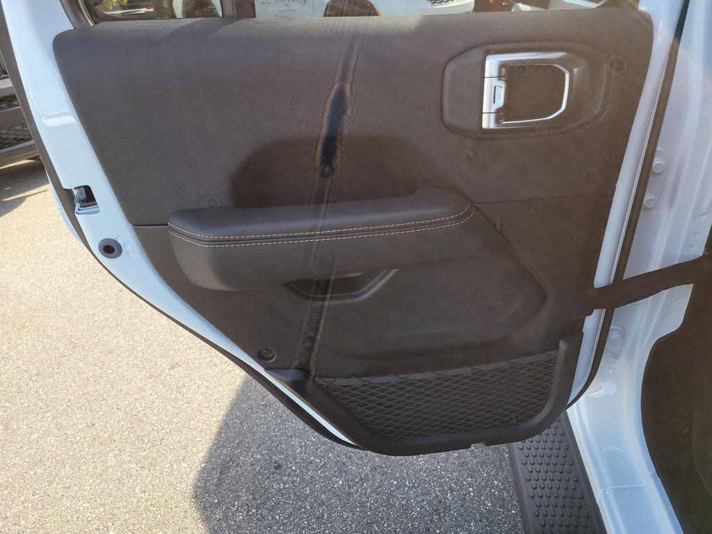 new 2025 Jeep Wrangler car, priced at $48,088