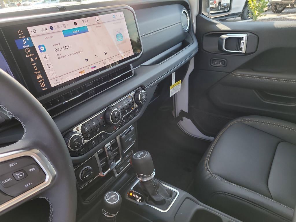 new 2025 Jeep Wrangler car, priced at $48,088