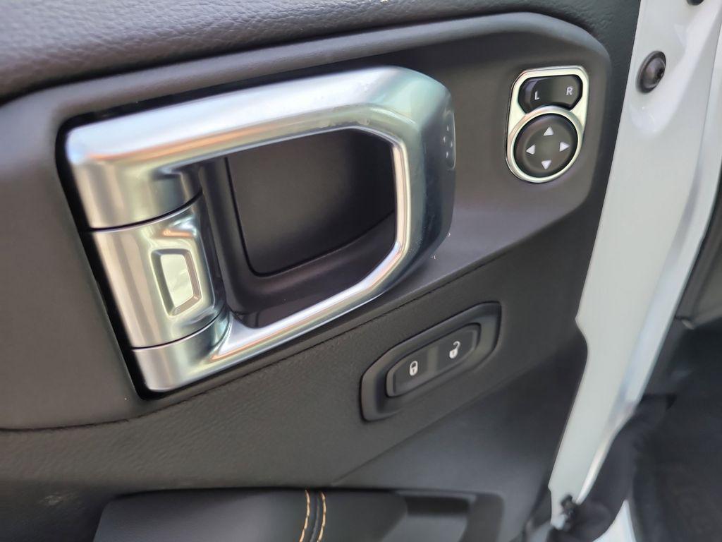 new 2025 Jeep Wrangler car, priced at $48,088